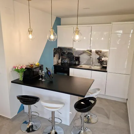 Summerhouse Liber Willa *